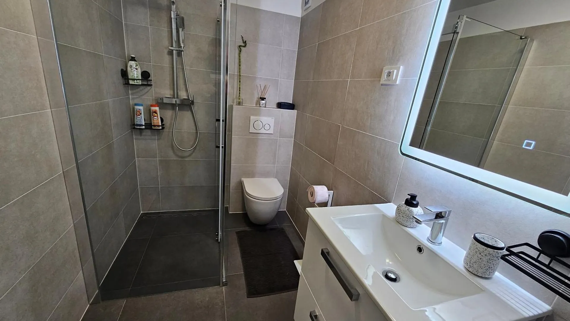 Great Flat Few Minutes From The Beach! Pula